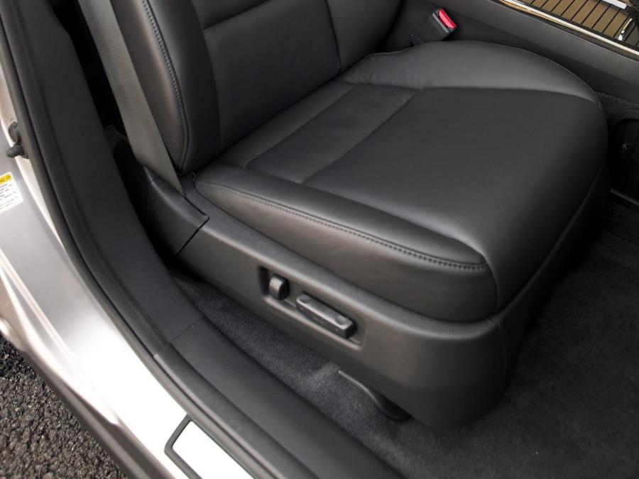 Детали интерьера Acura MDX (YD2) 2006 года  (фото 44 из 126)